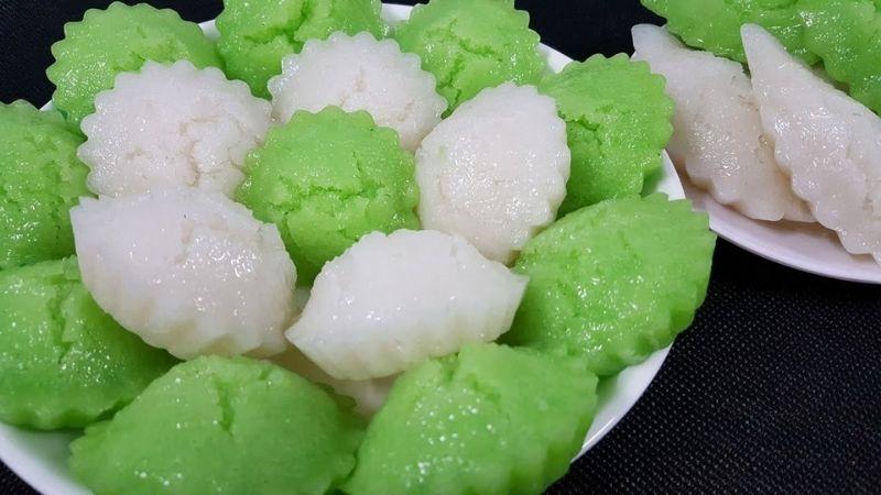Khám phá cách làm bánh bò rễ tre đủ màu sắc ngay tại nhà, một món ăn vặt hấp dẫn của vùng Tây Nam Bộ. Với công thức đơn giản nhưng đầy sáng tạo, bạn sẽ tạo ra món bánh mềm mịn, thơm ngon, khiến ai nấy đều phải trầm trồ.