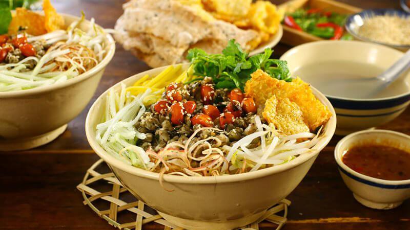 5 nhà hàng và quán ăn nổi tiếng với các món Huế đặc sắc tại Quận 3 mà bạn không thể bỏ lỡ.