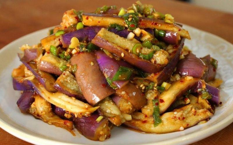 Công thức cà tím xào tỏi thơm phức, đảm bảo khiến bữa ăn gia đình bạn trở nên đặc biệt và đầy hấp dẫn.