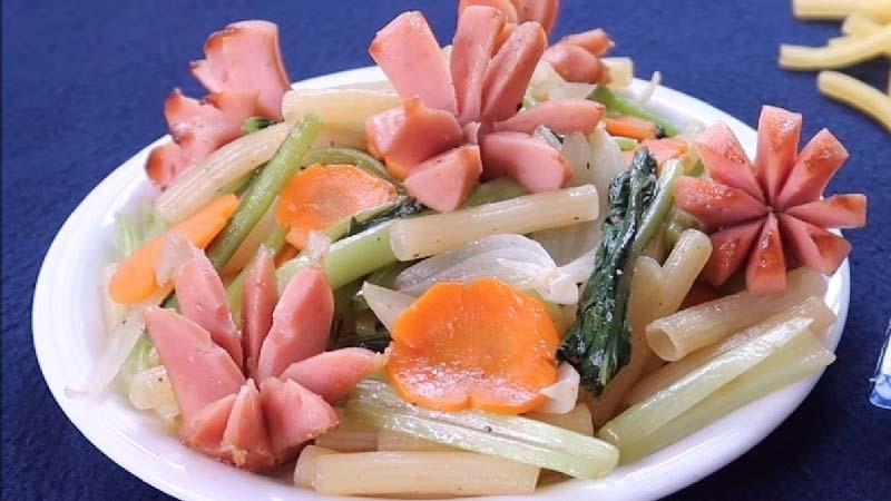 Hướng dẫn làm món nui xào xúc xích nhanh chóng và đầy đủ dinh dưỡng cho bữa sáng, giúp bạn bắt đầu ngày mới tràn đầy năng lượng.
