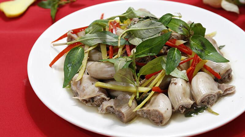Khám phá cách chế biến lòng heo xào rau răm, món ăn hấp dẫn không thể bỏ qua