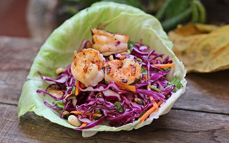 Khám phá cách chế biến món gỏi bắp cải tím trộn tôm ngọt thanh đơn giản, đổi vị cho bữa cơm gia đình thêm phần thú vị và hấp dẫn.