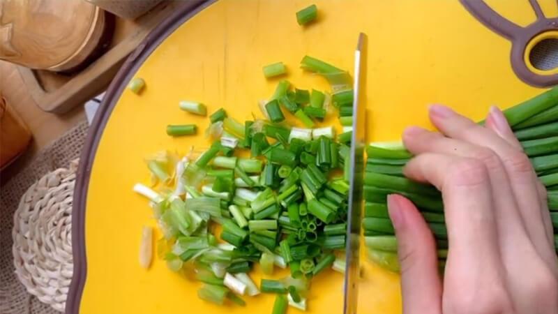 3 cách giữ hành lá tươi lâu trong tủ lạnh suốt một tháng mà không bị hư hỏng