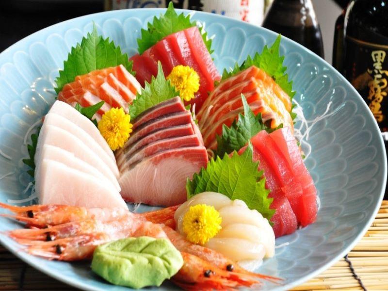 Sashimi là gì? Sushi là gì? Cách phân biệt giữa hai món ăn này ra sao? Và liệu việc thưởng thức sushi, sashimi có thực sự có lợi cho sức khỏe?