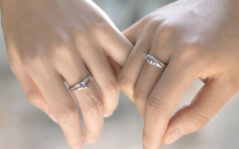 Khám phá ý nghĩa phong thủy của từng ngón tay khi đeo nhẫn cho cả nam và nữ, và cách thức chúng ảnh hưởng đến cuộc sống của bạn.