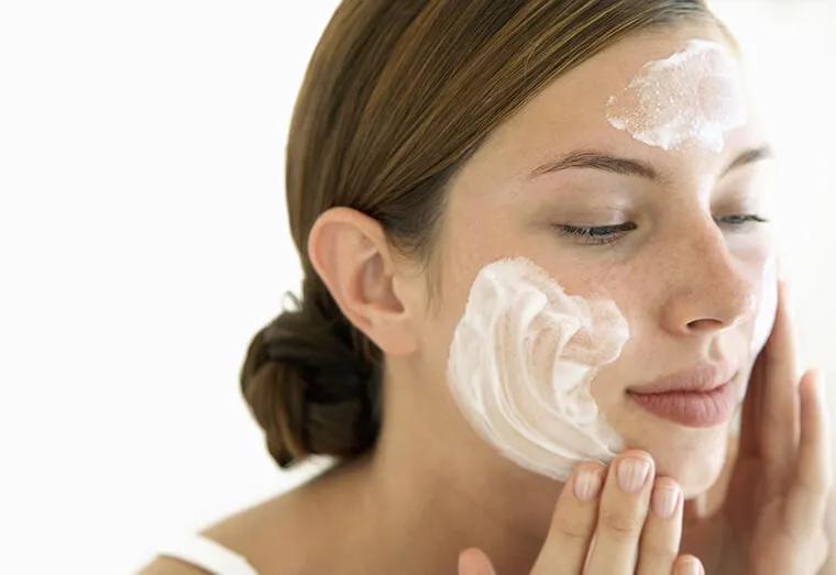Có nên sử dụng sữa rửa mặt mỗi ngày?