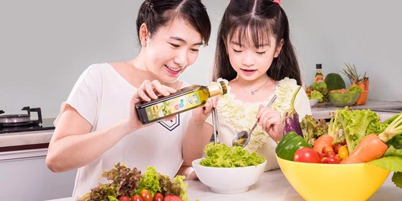 Tại sao nên kết hợp dầu thực vật và mỡ động vật trong chế biến món ăn?