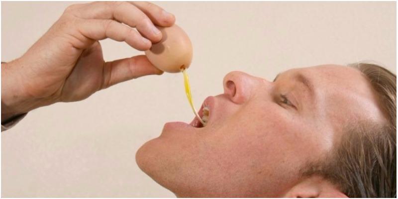 Ăn trứng gà sống có thật sự mang lại lợi ích cho chất lượng tinh trùng không?