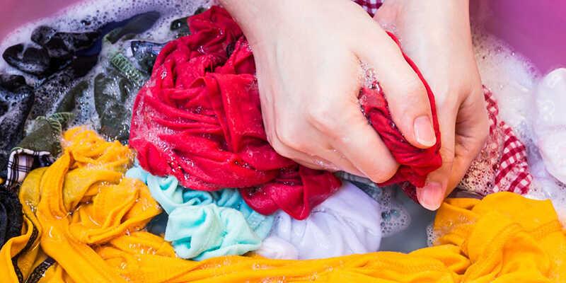 Bột giặt hay nước giặt: Sản phẩm nào mang lại hiệu quả và tiết kiệm hơn?