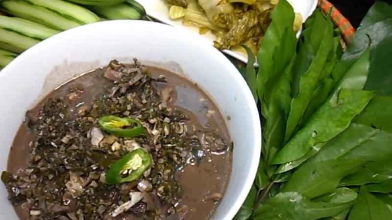 Hướng dẫn làm món canh lá đắng lòng gà chuẩn vị Thanh Hóa, mang đến hương vị độc đáo và đậm đà.