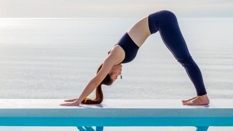 Core yoga là một phong cách yoga tập trung vào việc phát triển sức mạnh và sự ổn định của phần cốt lõi cơ thể. Phương pháp này không chỉ giúp bạn tăng cường sức mạnh thể chất mà còn cải thiện khả năng kiểm soát tâm trí, mang lại sự kết nối toàn diện cho người tập.
