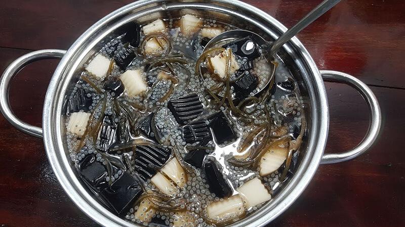 Khám phá 3 phương pháp đơn giản để tự tay làm sương sáo nước cốt dừa kết hợp hạt é thơm ngon ngay tại nhà, giải nhiệt cho những ngày hè oi ả.