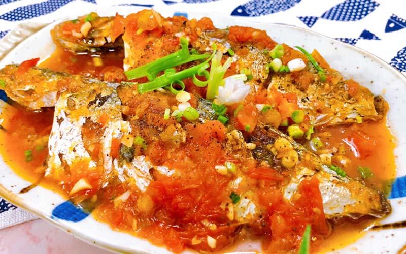 Khám phá cách chế biến cá nục chiên sốt cà chua thơm ngon, hấp dẫn