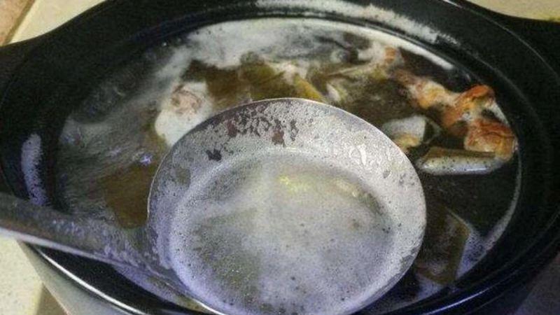 Loại bọt nào nên giữ lại và loại nào cần vớt bỏ khi nấu ăn để bảo vệ sức khỏe của bạn?