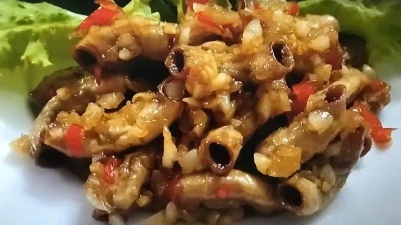 Cách làm lòng heo chiên tỏi ớt thơm ngon chuẩn vị