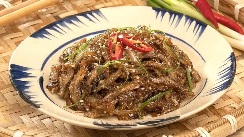 Khám phá cách chế biến món cá cơm chua ngọt khiến bạn phải ăn thêm cơm từng miếng một.