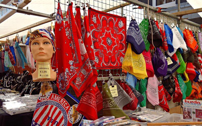 Khám phá cách phối khăn bandana để làm mới mọi bộ trang phục dành cho cả nam và nữ.
