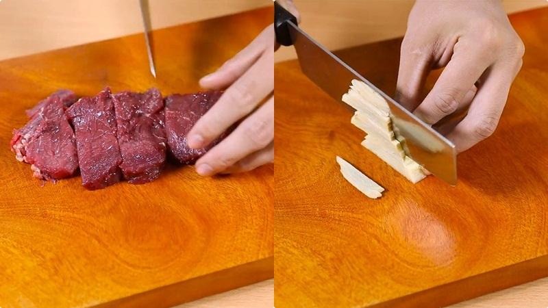 Món bò kho gừng ấm nồng sẽ là lựa chọn tuyệt vời cho những ngày mưa se lạnh, mang lại cảm giác ấm áp, dễ chịu. Sự kết hợp hoàn hảo giữa thịt bò mềm ngọt và gừng cay nồng, tạo nên một món ăn thơm ngon, hấp dẫn, khiến ai cũng phải say mê.