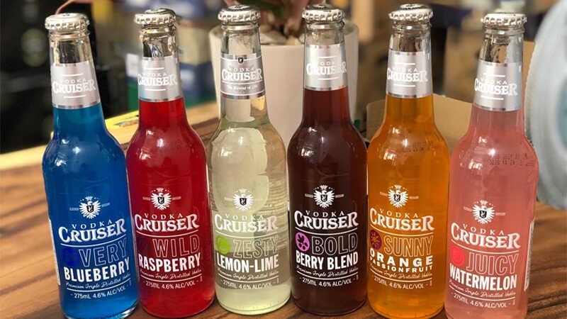 Khám phá về rượu trái cây Vodka Cruiser: Hương vị nào hấp dẫn, độ cồn bao nhiêu và mức giá hợp lý?