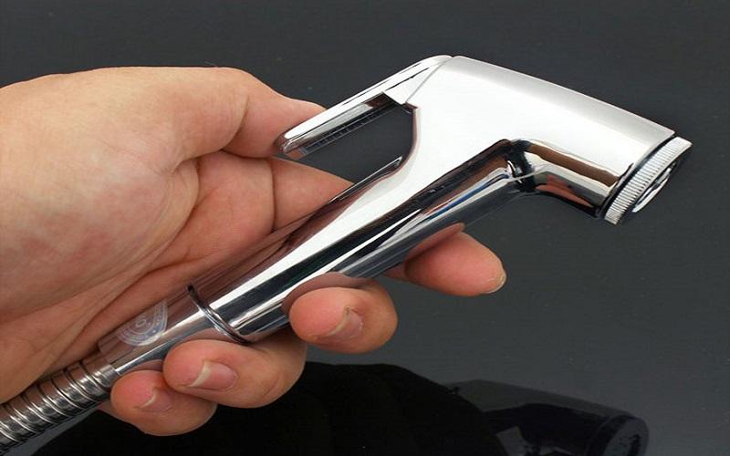 Hướng dẫn khắc phục vòi xịt vệ sinh bị rò rỉ nước một cách đơn giản tại nhà