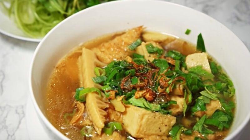 Cùng khám phá cách chế biến món bún măng vịt chay ngon miệng, giúp thay đổi khẩu vị trong những ngày chay thanh tịnh.