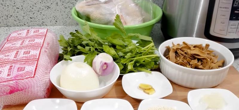 Cuối tuần này, hãy thử làm món miến gà măng khô ngon tuyệt, để mọi người phải lòng ngay từ lần thử đầu tiên.