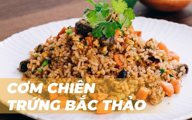 Khám phá công thức cơm chiên trứng bắc thảo đầy hương vị, mang đến sự kết hợp hoàn hảo cho bữa ăn của bạn.