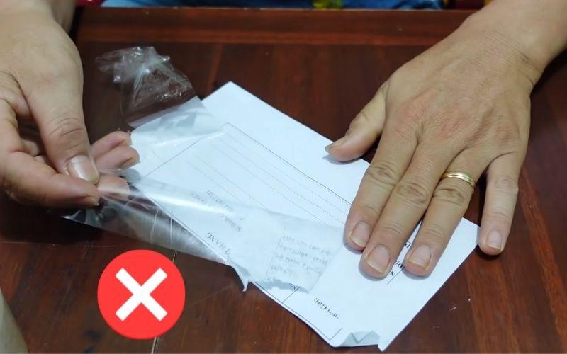 Mẹo dễ dàng gỡ băng keo trên giấy mà không làm hỏng giấy