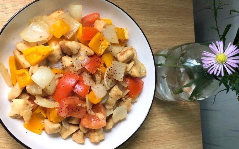 Chia sẻ bí quyết làm món gà lúc lắc vừa thơm ngon lại giàu dinh dưỡng, phù hợp cho cả gia đình.