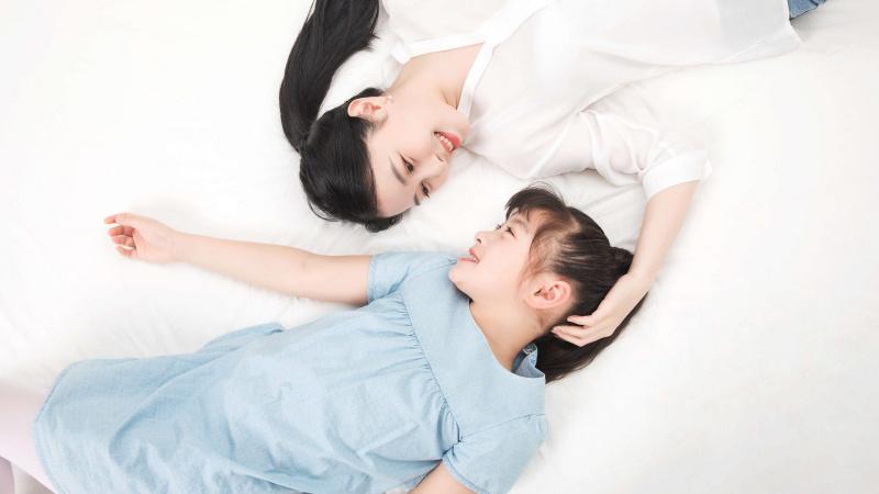 Khám phá 5 bí quyết giúp các bậc phụ huynh xây dựng mối quan hệ gần gũi và thân thiết với con cái.
