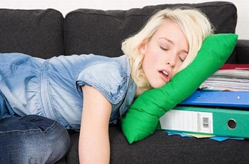 Nếu bạn ngủ quá nhiều vào ban ngày, hãy đi khám ngay để tránh những vấn đề nghiêm trọng về tim mạch và tuyến giáp.
