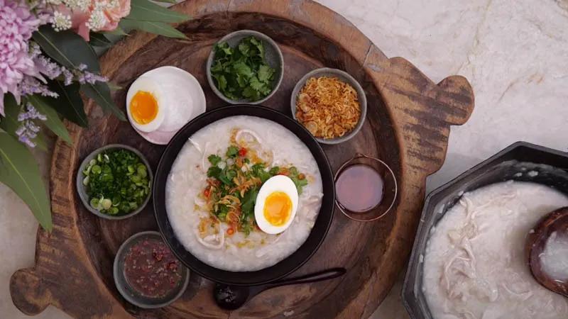 Khám phá công thức nấu cháo gà xé phay thơm ngon, dễ làm ngay tại ngôi nhà của bạn.
