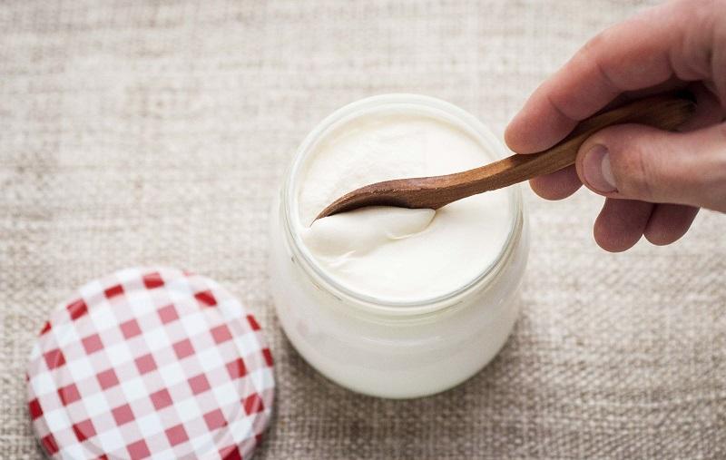 Chị em háo hức với phương pháp trị tàn nhang từ sữa chua