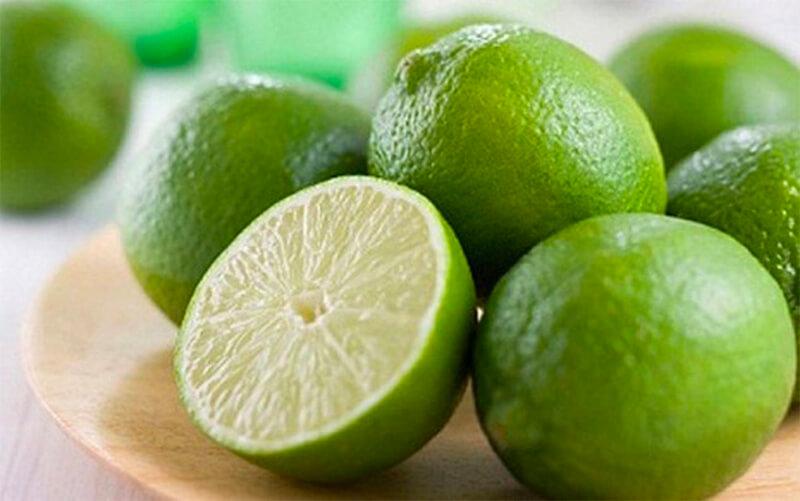 Phương pháp trị sẹo mụn trứng cá hiệu quả và đơn giản ngay tại nhà với nước cốt chanh, giúp da trở nên sáng mịn.