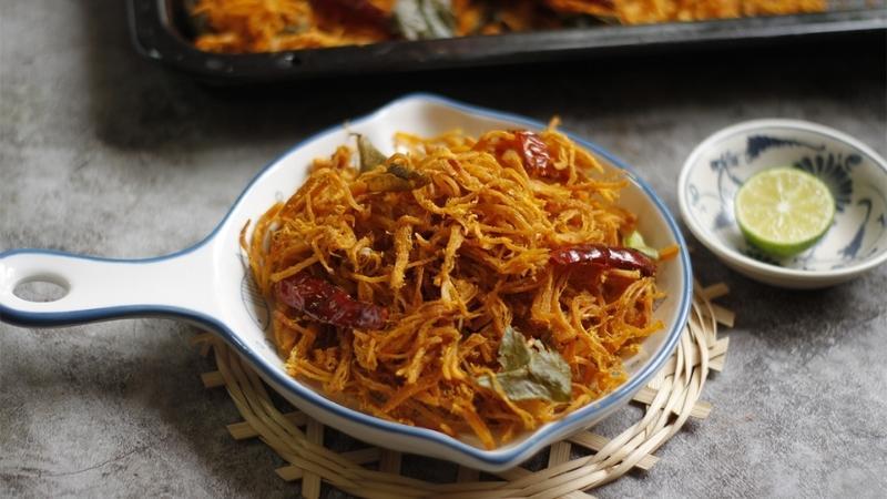 Khám phá công thức làm khô gà lá chanh giòn rụm, thơm ngào ngạt ngay tại nhà, để bạn có thể thưởng thức món ăn này mãi không chán.