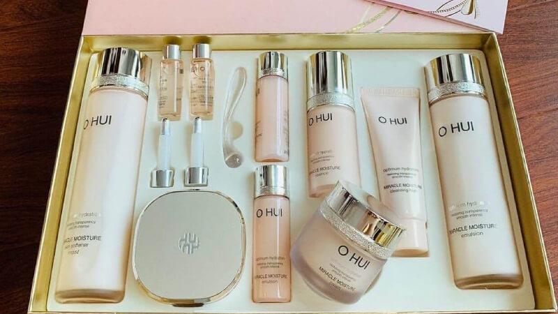 Bộ dưỡng da Ohui Miracle Moisture là lựa chọn lý tưởng để cung cấp độ ẩm và làm mềm mịn làn da khô, mang đến làn da tươi mới và căng bóng nhờ khả năng cấp nước hiệu quả.