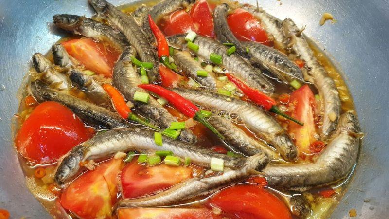 Cách chế biến món cá kèo kho lạt với cà chua, thơm ngon đến từng miếng cơm, khiến ai cũng không thể ngừng ăn.