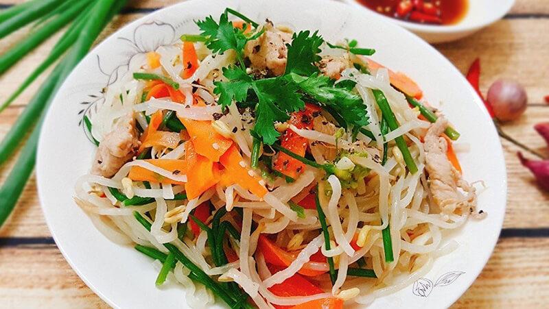 Hướng dẫn cách chế biến món hủ tiếu xào chay từ hủ tiếu ăn liền đơn giản và ngon miệng