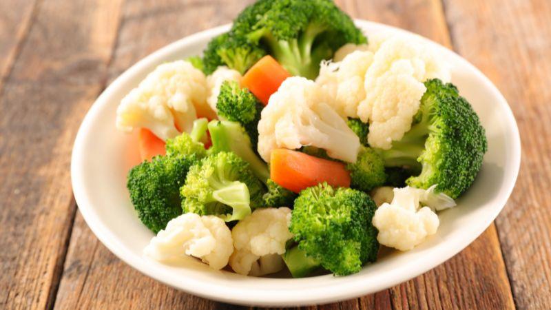 Cách luộc rau bằng lò vi sóng nhanh chóng và tiện lợi