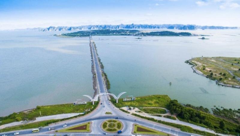 Vịnh Hạ Long là thiên đường với những hòn đảo tựa như chốn bồng lai tiên cảnh, mang đến cho du khách những trải nghiệm không thể nào quên. Dưới đây là 11 hòn đảo tuyệt đẹp bạn không thể bỏ lỡ khi khám phá vịnh này.
