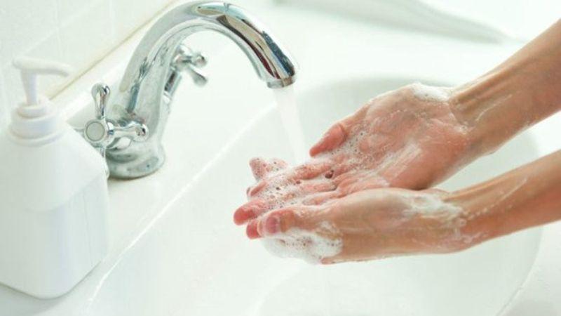 Bị đứt tay là tình huống không ai muốn gặp phải, đặc biệt khi sử dụng dao kéo trong quá trình nấu ăn. Hãy cùng tìm hiểu cách xử lý hiệu quả để tránh những vấn đề như mất máu hay nhiễm trùng.