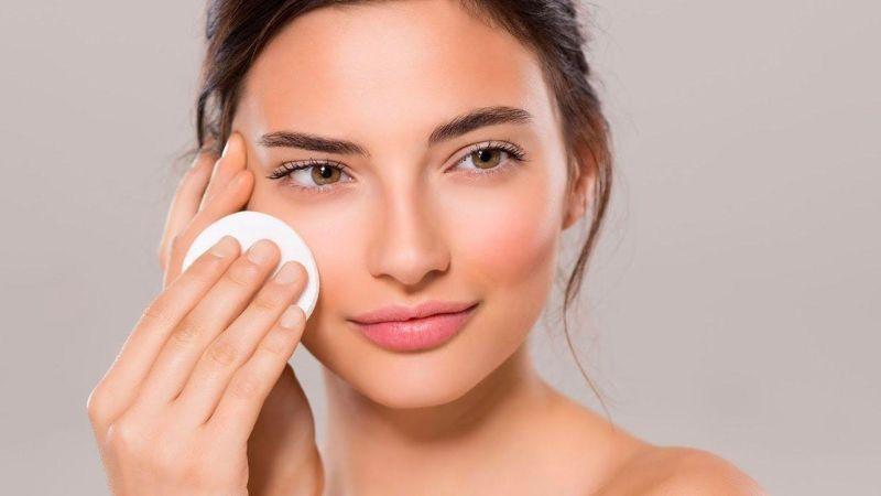 Tẩy da chết hóa học là gì? Khám phá 5 sản phẩm được ưa chuộng nhất hiện nay