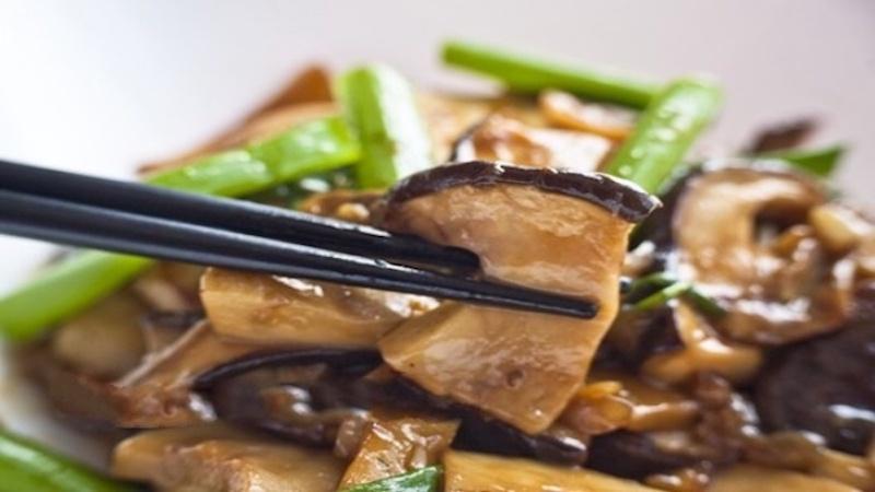 Cách làm nấm hương xào thịt băm thơm ngon và hấp dẫn