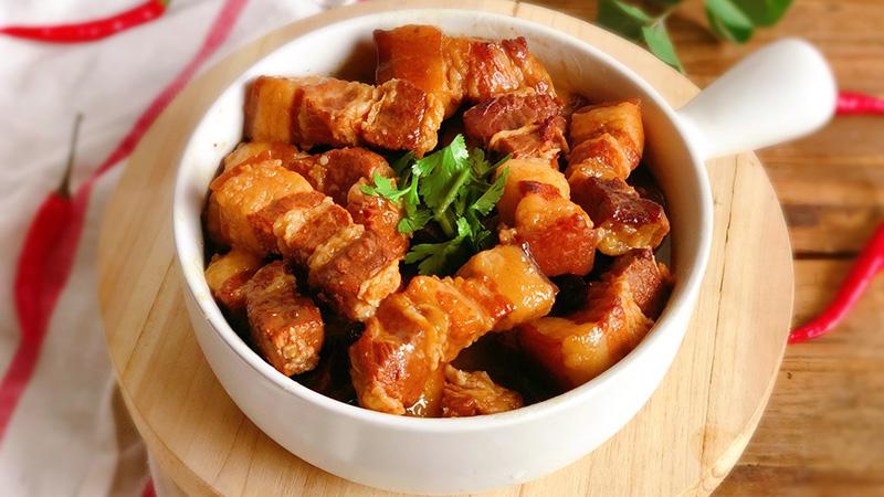 Thịt kho tàu chứa bao nhiêu calo? Liệu ăn món này có làm bạn tăng cân không?