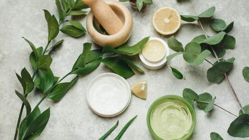 Khám phá sự khác biệt giữa mỹ phẩm thiên nhiên (Natural) và mỹ phẩm hữu cơ (Organic), hai thuật ngữ đang ngày càng được chú ý trong ngành làm đẹp.