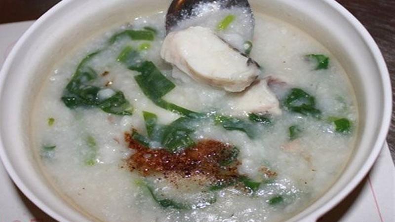 Gợi ý mẹ cách nấu cháo cá bớp rong biển cho bé ăn dặm đầy dưỡng chất và thơm ngon