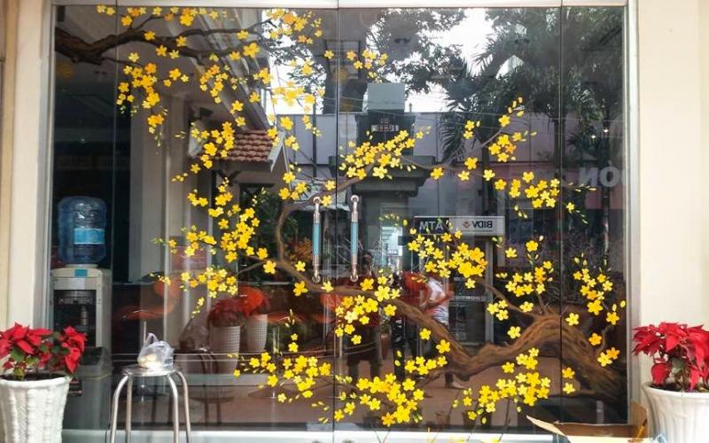 Khám phá ngay 23 mẫu decal cửa kính tuyệt đẹp cho Tết 2025, đừng bỏ lỡ!