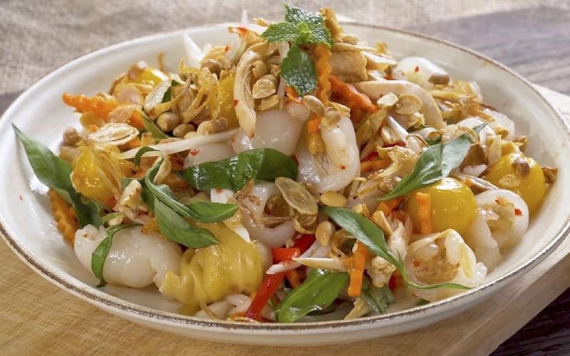 Khám phá ngay công thức làm gỏi gà chôm chôm thơm ngon, dễ thực hiện mà ai cũng có thể thử sức tại nhà.
