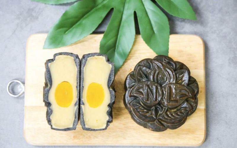 Khám phá 10 chiếc bánh trung thu tinh than tre thơm ngon và đẹp mắt nhất hiện nay