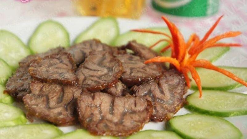 Hướng dẫn cách chế biến bắp bò rim mật mía thơm lừng, chuẩn vị xứ Nghệ, mang đến trải nghiệm ẩm thực hấp dẫn, đậm đà hương vị đặc trưng.